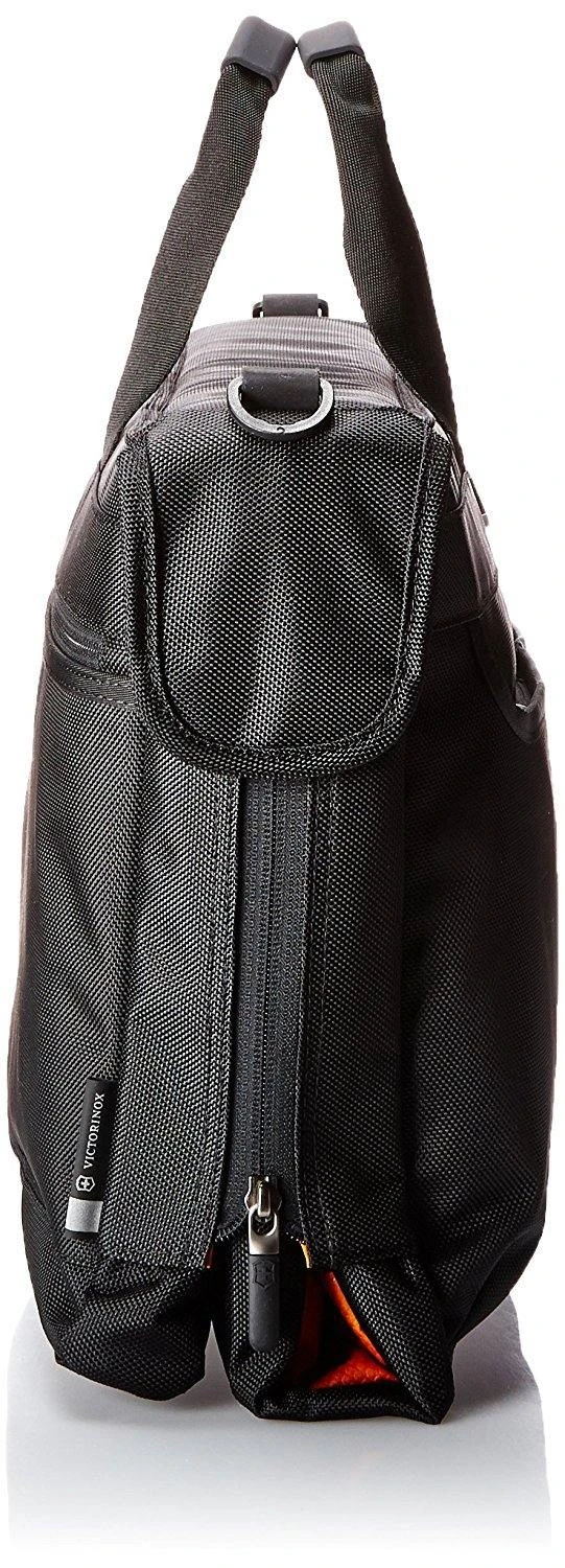 Victorinox Werks Traveler 5.0 Porter Trifold Garment Bag 6 Victorinox Werks Traveler 5.0 Porter Trifold Garment Bag - Image 4