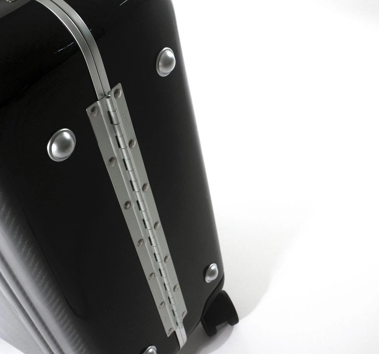 ZERO Halliburton Carbon Fiber Carry-On 4-Wheel Spinner Travel Case 5 ZERO Halliburton Carbon Fiber Carry-On 4-Wheel Spinner Travel Case - Image 3