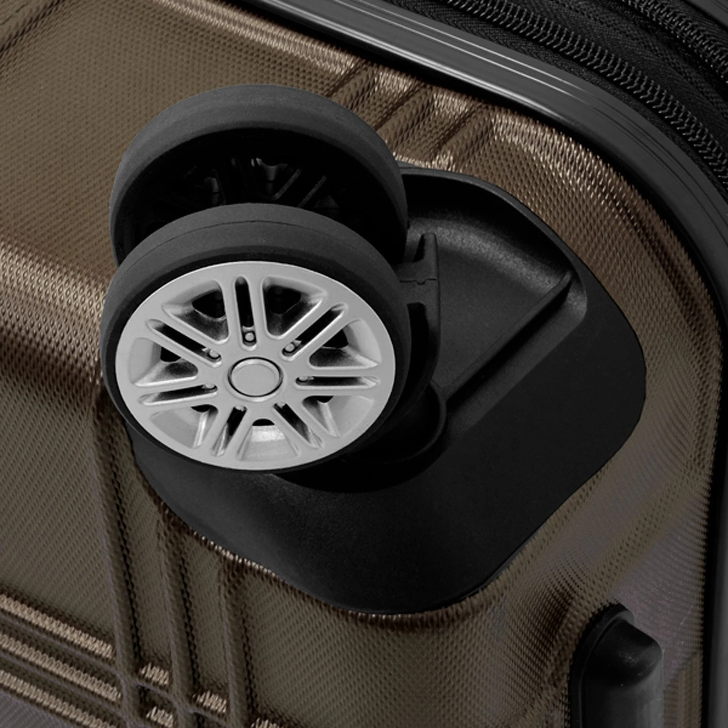 London Fog Kingsbury 29" 4-Wheel Large Luggage 7 London Fog Kingsbury 29" 4-Wheel Large Luggage - Image 5