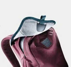 Deuter Vista Chap 13 Deuter Vista Chap -Best Luggage Store 89ea1d3cff59a26dc83619f06cd6b9ce6609453594b4bf136bc4c1346d96b404