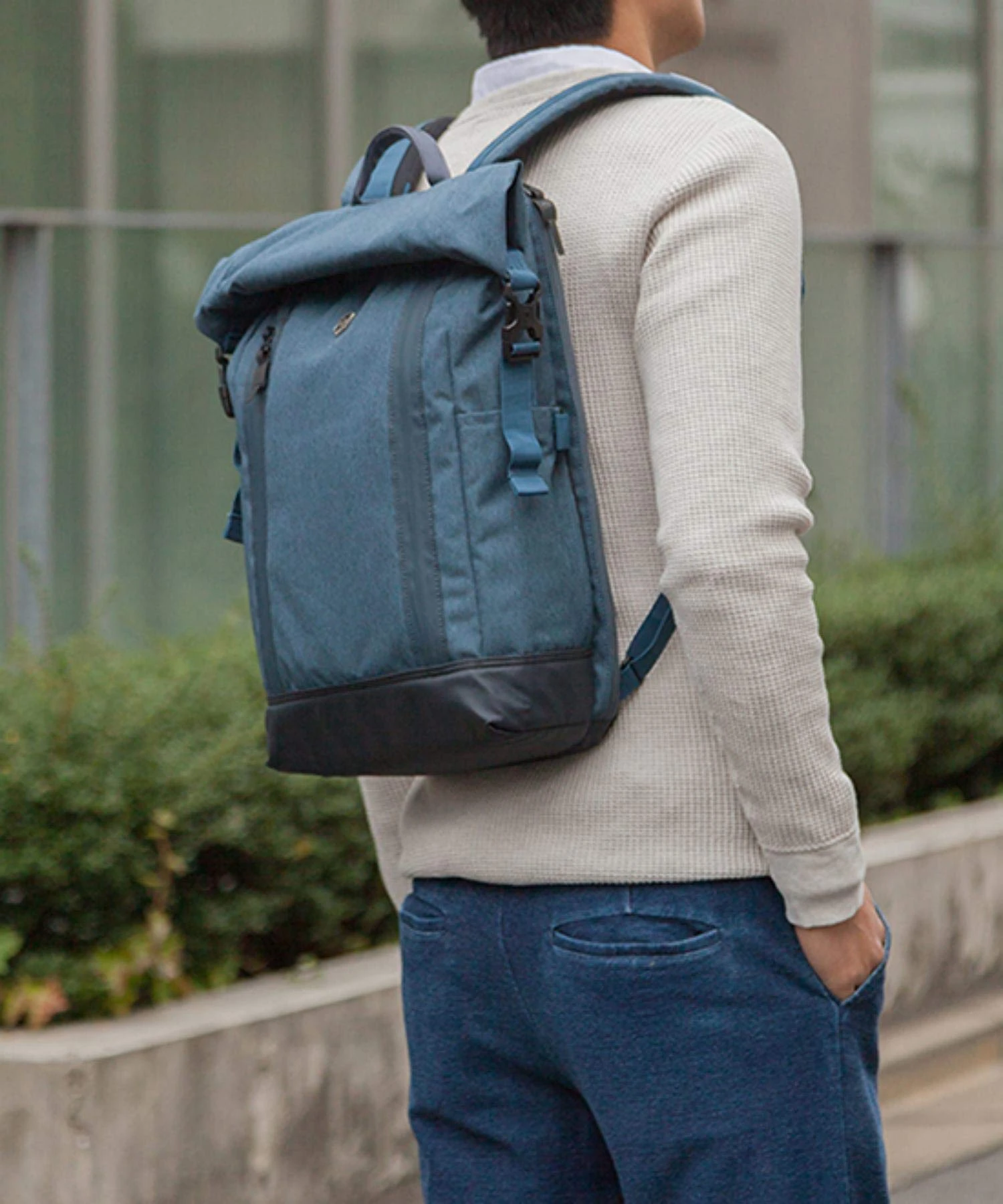 Victorinox Altmont Classic Rolltop Laptop Backpack With Bottle Opener 17 Victorinox Altmont Classic Rolltop Laptop Backpack With Bottle Opener - Image 16