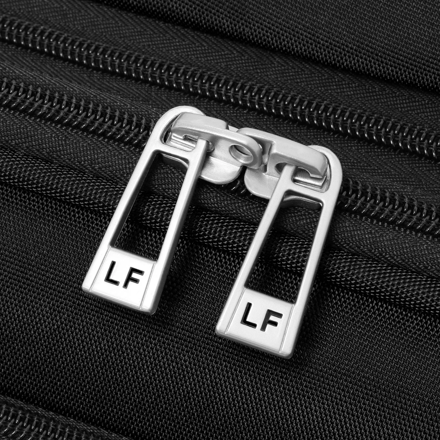 London Fog Cranford Collection 29" 4-Wheel Large Luggage 7 London Fog Cranford Collection 29" 4-Wheel Large Luggage - Image 5